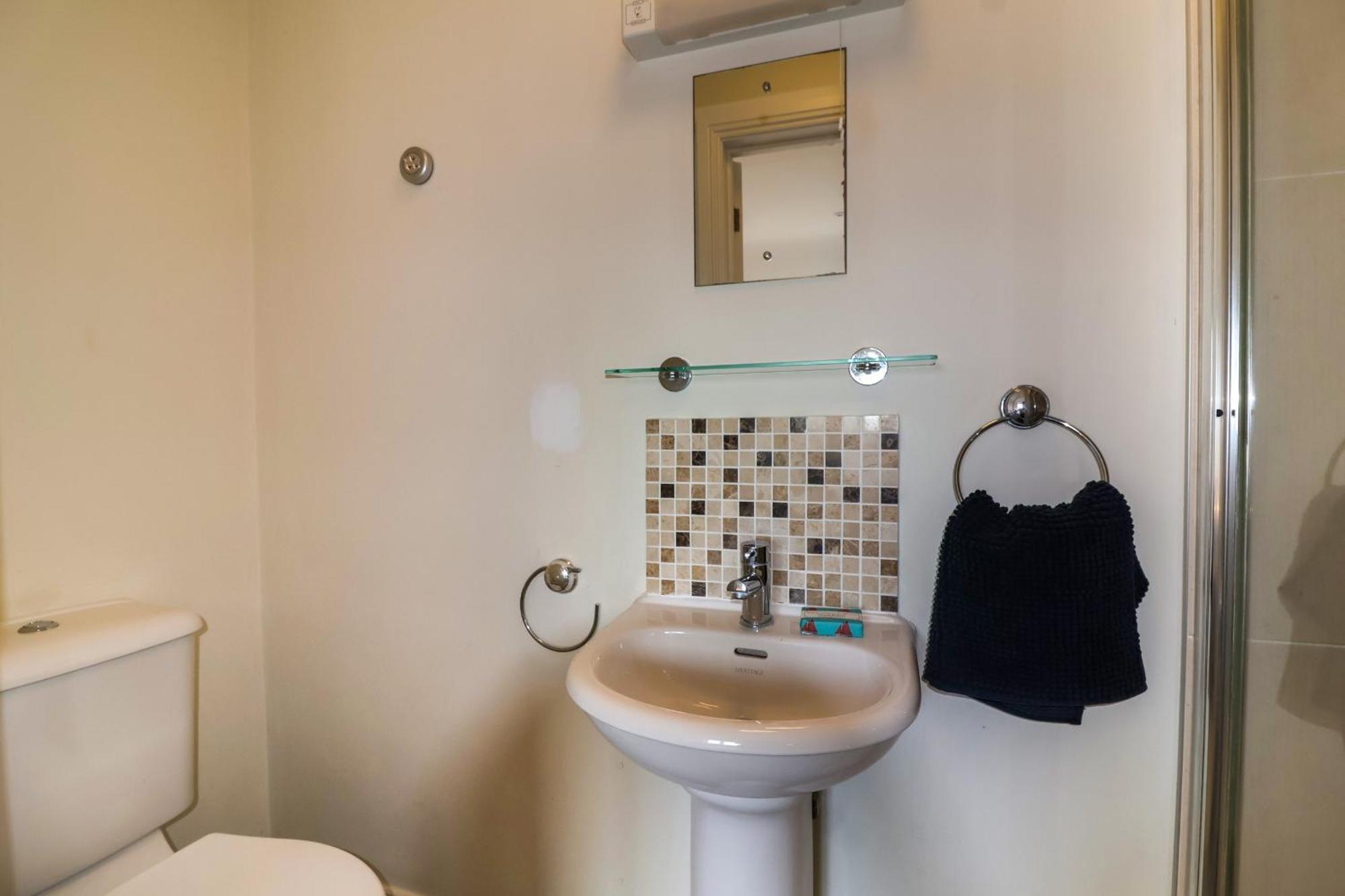 Sea Breeze Villa Суонидж Екстериор снимка
