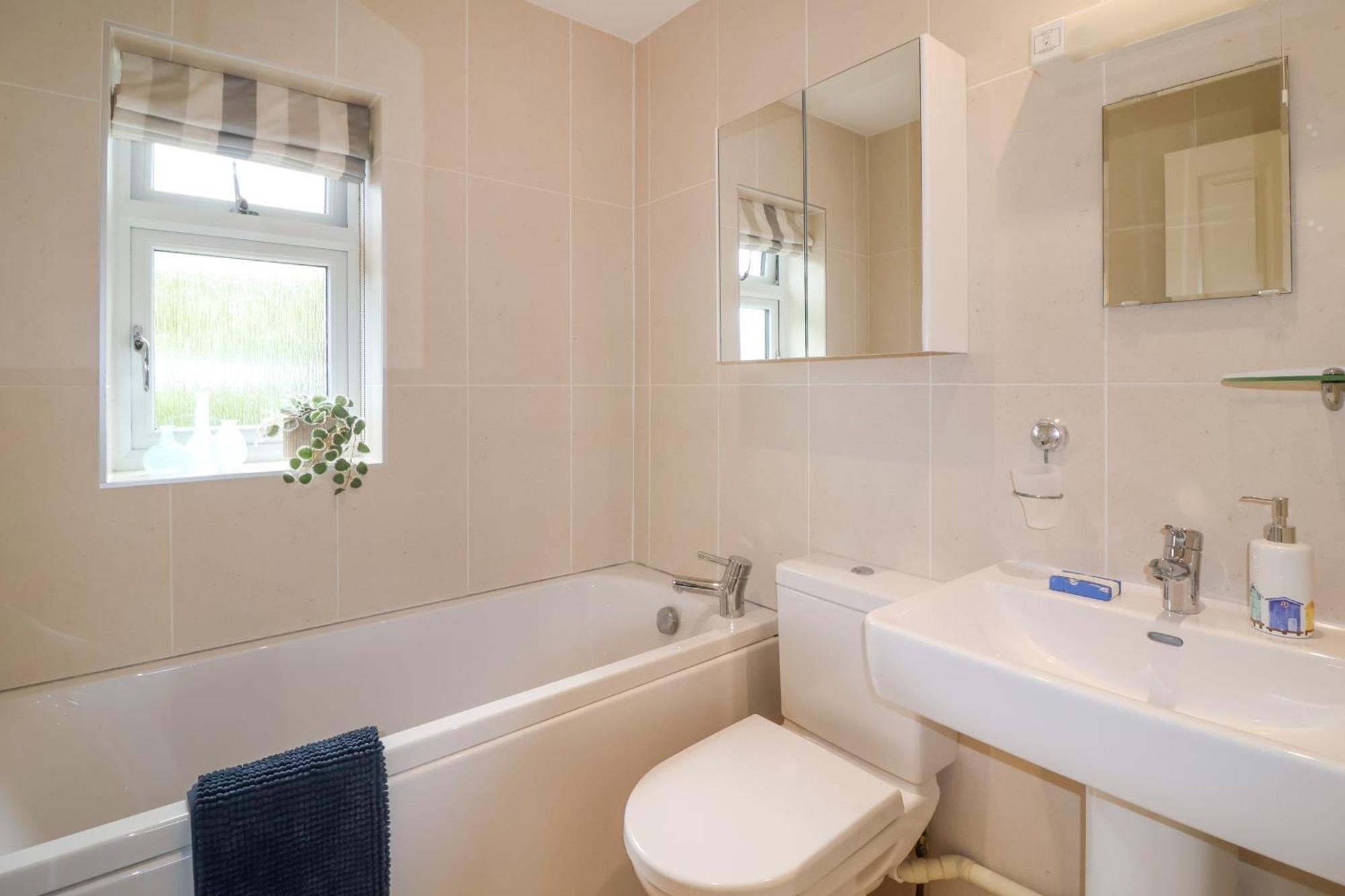 Sea Breeze Villa Суонидж Екстериор снимка