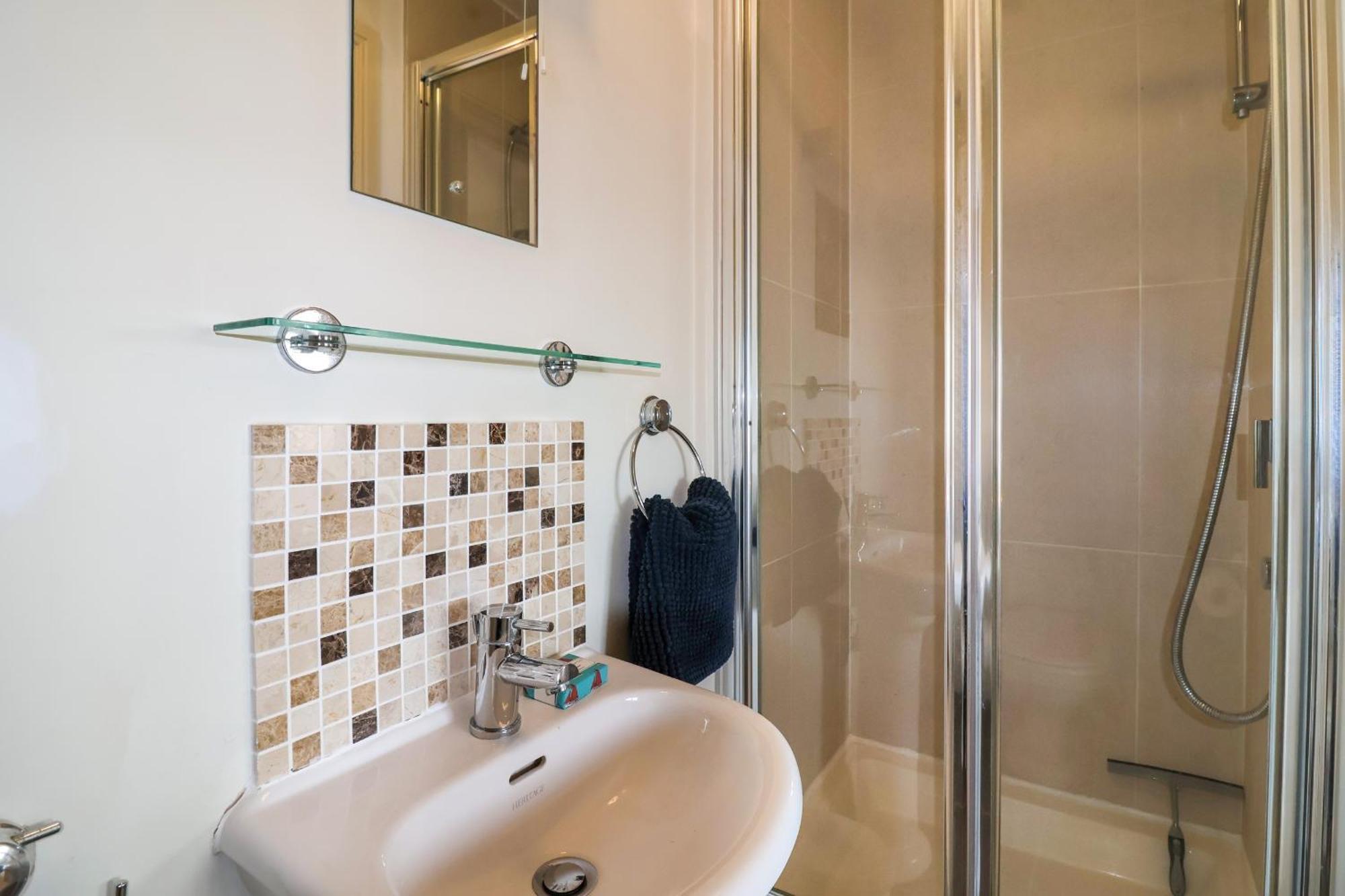 Sea Breeze Villa Суонидж Екстериор снимка